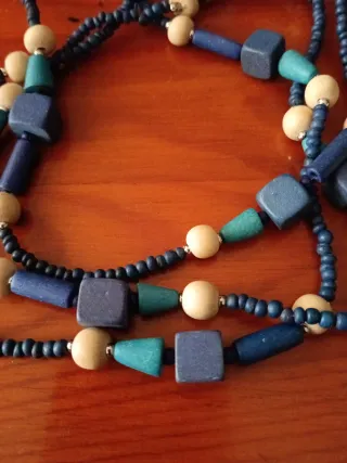 Collar vintage madera cuentas beige y azul