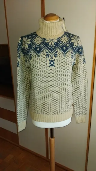 Pullover collo alto con fiocchi di neve