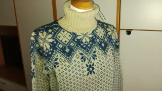 Pullover collo alto con fiocchi di neve