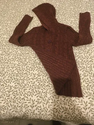 Jersey con capucha burdeo talla S