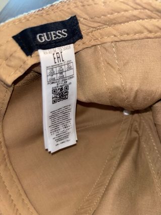 Gorra Guess Beige y Dorada