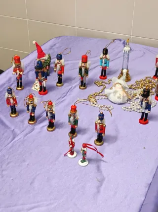 Set di decorazioni natalizie con soldatini