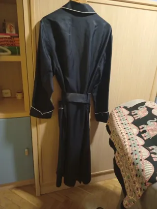 Bata de seda azul marino sin estrenar
