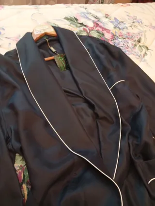 Bata de seda azul marino sin estrenar