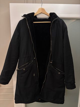 Cazadora Zara con capucha reversible.