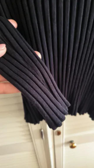 Jersey canalé negro espalda escotada H&M