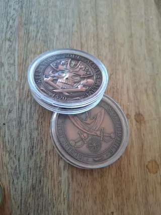 Réplica moneda pirata calavera 1520