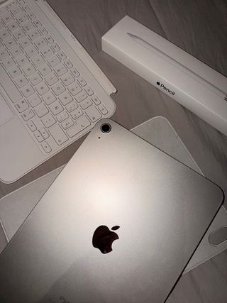 iPad 10ª Gen 64GB Plata + Apple Pencil + Magic Fol