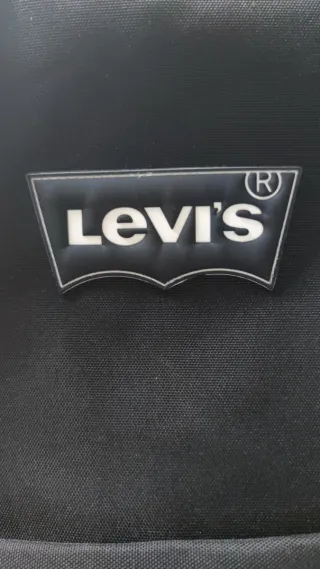 Mochila Levis Negra. Nueva con etiqueta