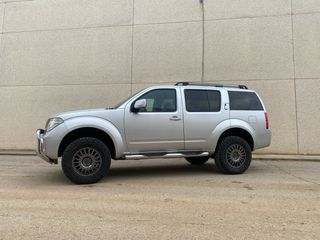 Nissan Pathfinder SE 2009