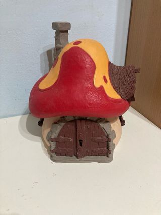 Casa de los Pitufos con Pitufos Varios