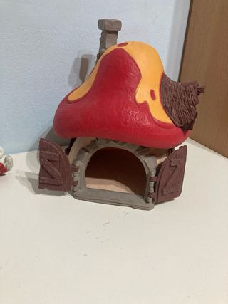 Casa de los Pitufos con Pitufos Varios