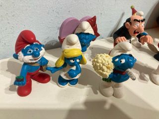 Casa de los Pitufos con Pitufos Varios