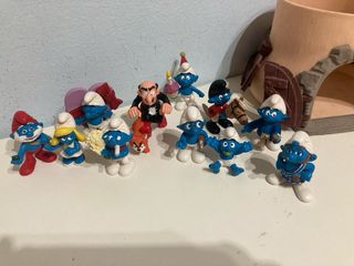 Casa de los Pitufos con Pitufos Varios