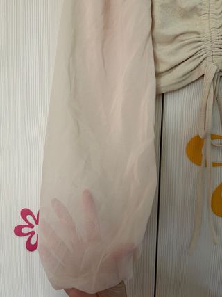 Top SHEIN beige manga de gasa abullonada
