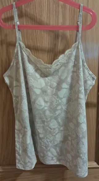 Pijama corto beige y gris