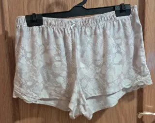 Pijama corto beige y gris