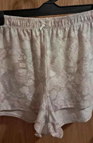 Pijama corto beige y gris