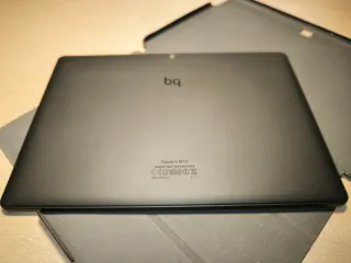 Tablet BQ Aquaris M10 Negra con funda original