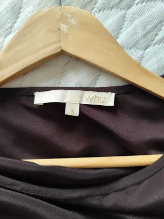 Vestido fiesta marrón y blanco.