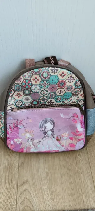 Mochila infantil con estampado de flores