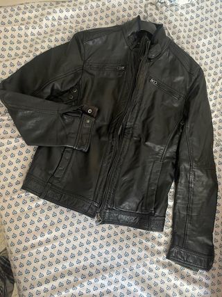 Chaqueta de cuero auténtico ,valorado por 150 euro