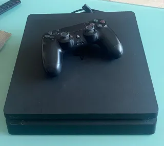PS4 Slim Edition 1TB (PlayStation 4) + 7 Juegos