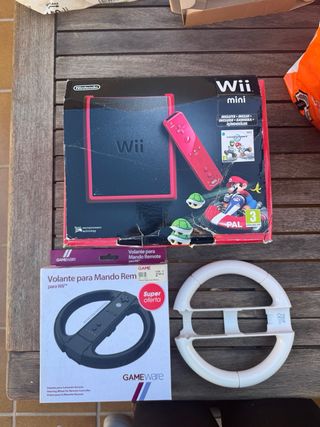 Pacchetto Wii Mini con giochi e controller, 2 volanti e altro