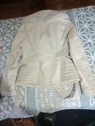 Chaqueta  preciosa con cuello de pelo