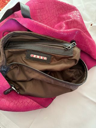 Borsetta fucsia effetto coccodrillo