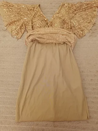 Vestido elegante beige y dorado