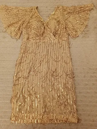 Vestido elegante beige y dorado