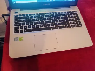 Acer F556U Portátil Plata y Negro