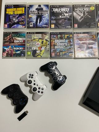 PS3 con 3 controller e 11 giochi