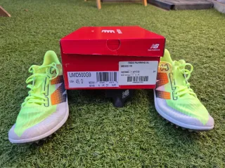 Zapatillas clavos atletismo New Balance MD500