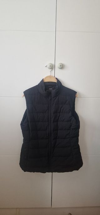 Chaleco plumas negro mujer Oysho