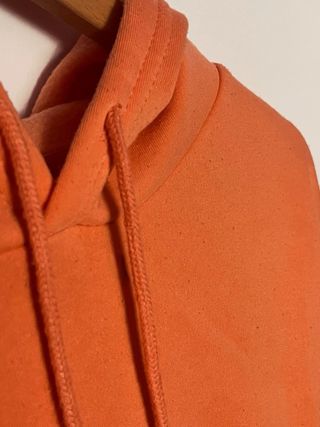 Sudadera con capucha naranja pastel
