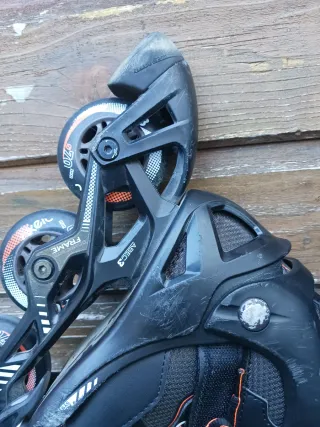 Patines en línea infantiles negros naranjas ABEC 3