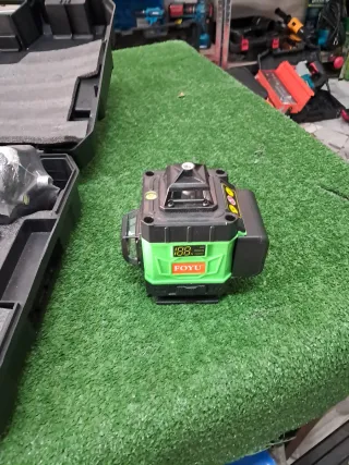 Livella laser autolivellante a batteria