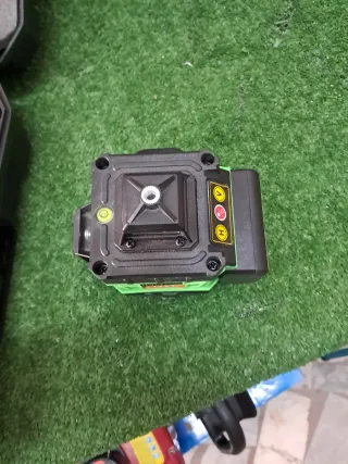 Livella laser autolivellante a batteria