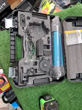 Livella laser autolivellante a batteria