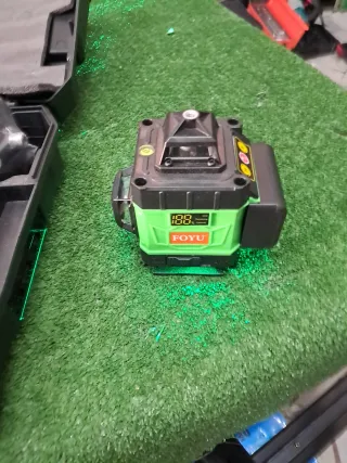 Livella laser autolivellante a batteria