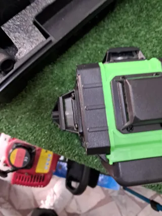 Livella laser autolivellante a batteria