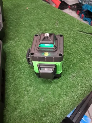 Livella laser autolivellante a batteria