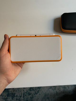 Nintendo 2DS XL + 3 giochi + custodia e Amiibo GRATIS