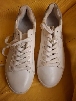 Zapatillas blancas con estrellas