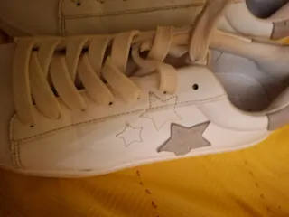 Zapatillas blancas con estrellas