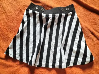 Falda de vuelo con rayas