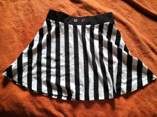 Falda de vuelo con rayas