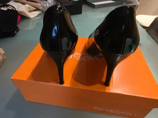 Zapatos de salón Pijo's charol negros